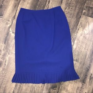 Fully lined skirt pleated at bottom